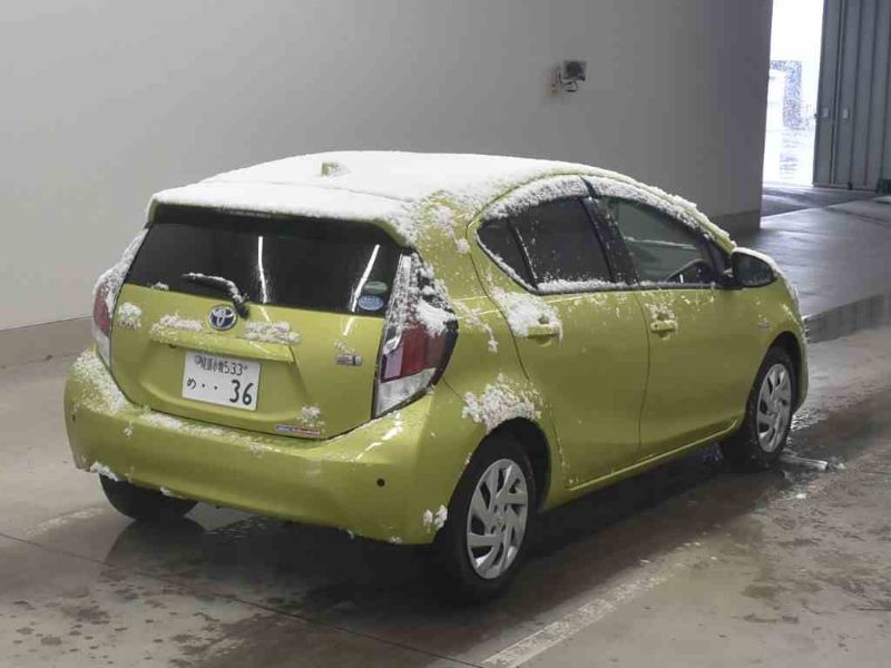  26517  TOYOTA AQUA  2015  