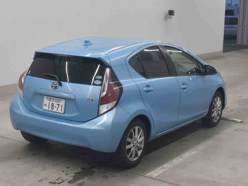  26518  TOYOTA AQUA  2015  