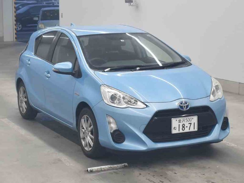  26518  TOYOTA AQUA  2015 