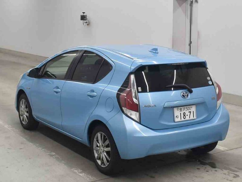  26518  TOYOTA AQUA  2015  