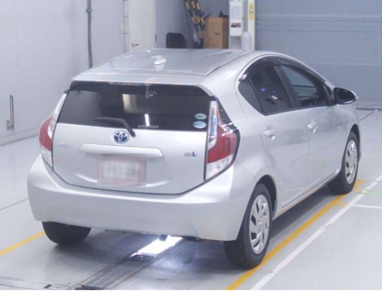  26538  TOYOTA AQUA  2014  