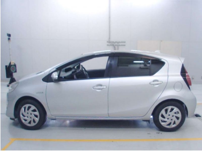  26538  TOYOTA AQUA  2014  