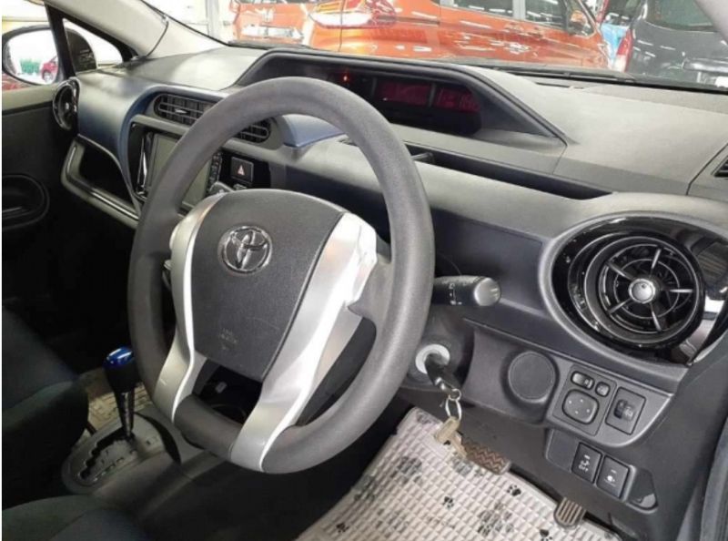  26538  TOYOTA AQUA  2014  