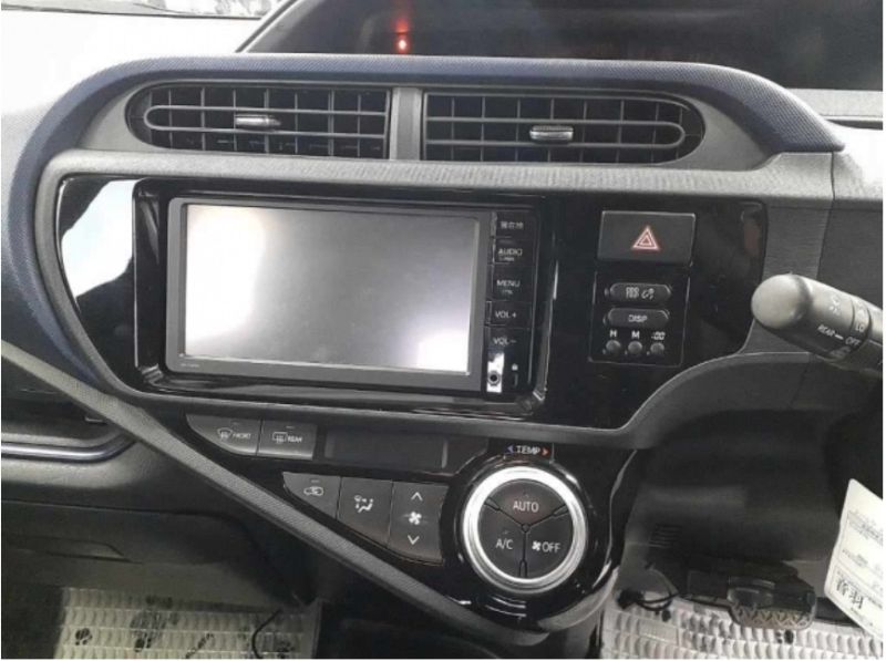 26538  TOYOTA AQUA  2014  