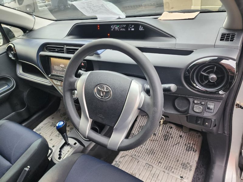 26538  TOYOTA AQUA  2014  