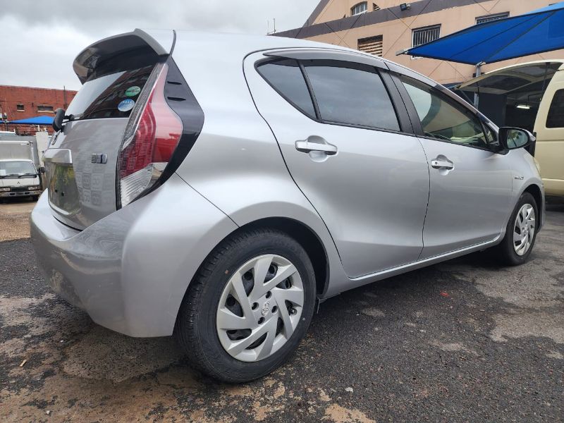  26538  TOYOTA AQUA  2014  