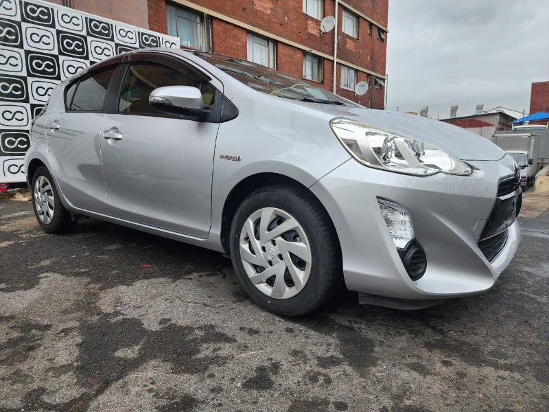  26538  TOYOTA AQUA  2014 