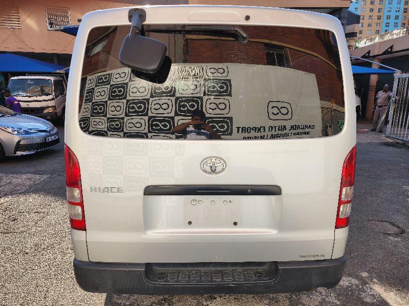  26574  TOYOTA HIACE  2005  