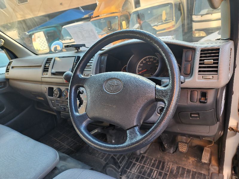  26574  TOYOTA HIACE  2005  