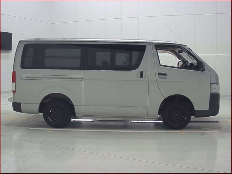 26593  TOYOTA HIACE  2015  