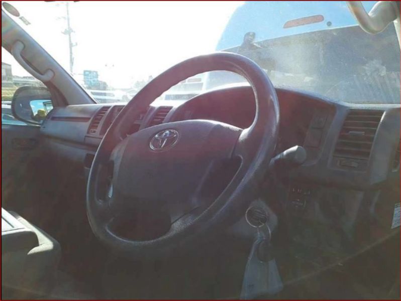  26593  TOYOTA HIACE  2015  