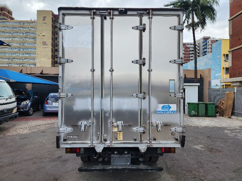  26617  TOYOTA DYNA  2000  