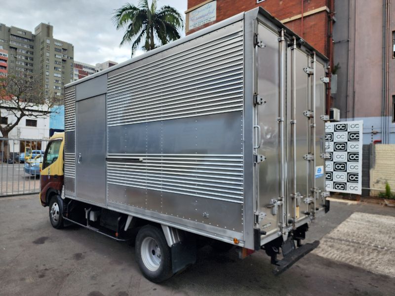  26617  TOYOTA DYNA  2000  