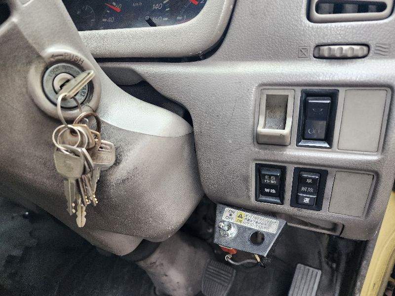  26617  TOYOTA DYNA  2000  