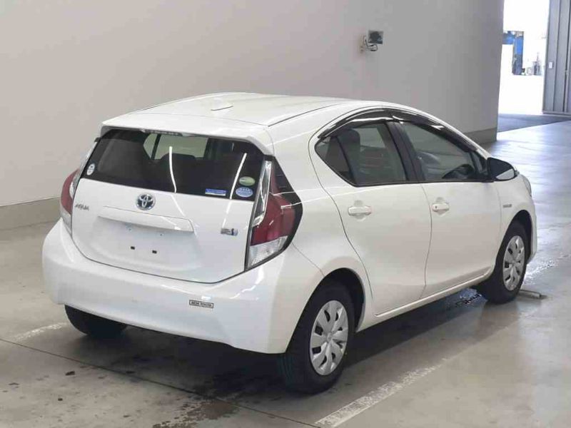  26620  TOYOTA AQUA  2016  