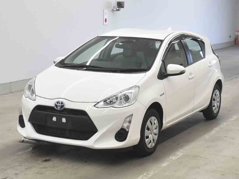  26620  TOYOTA AQUA  2016  