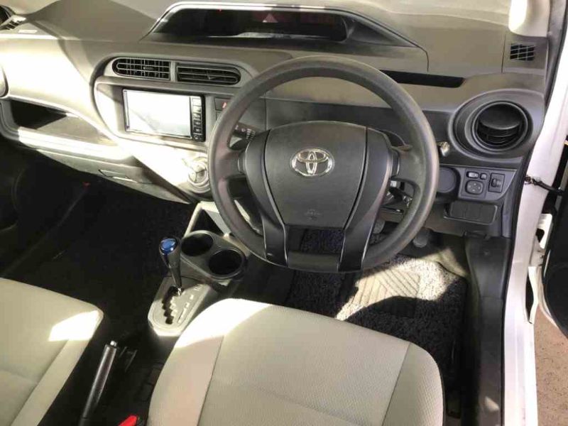  26620  TOYOTA AQUA  2016  