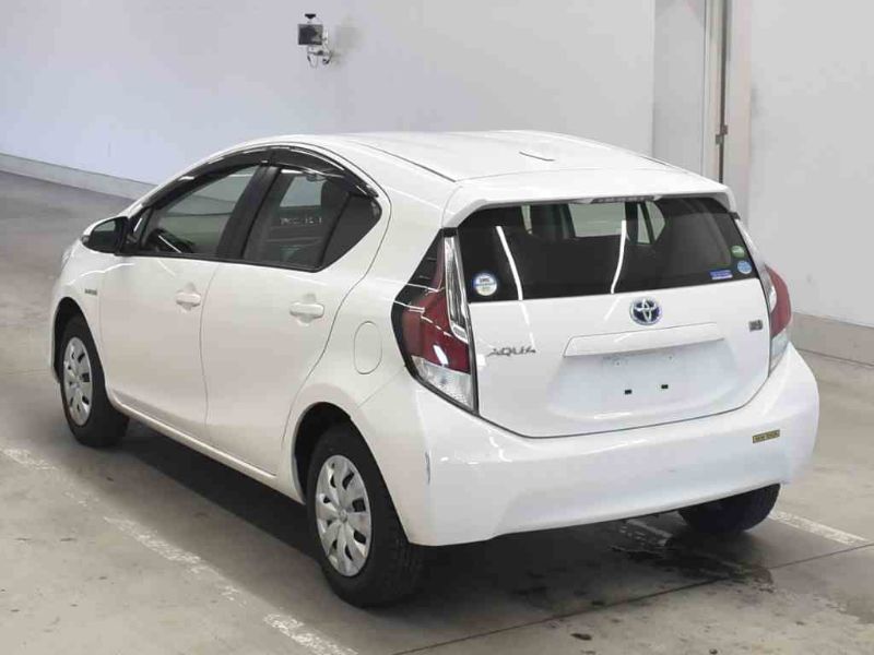  26620  TOYOTA AQUA  2016  