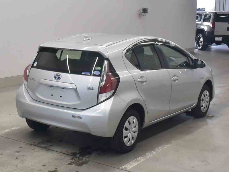  26621  TOYOTA AQUA  2016  