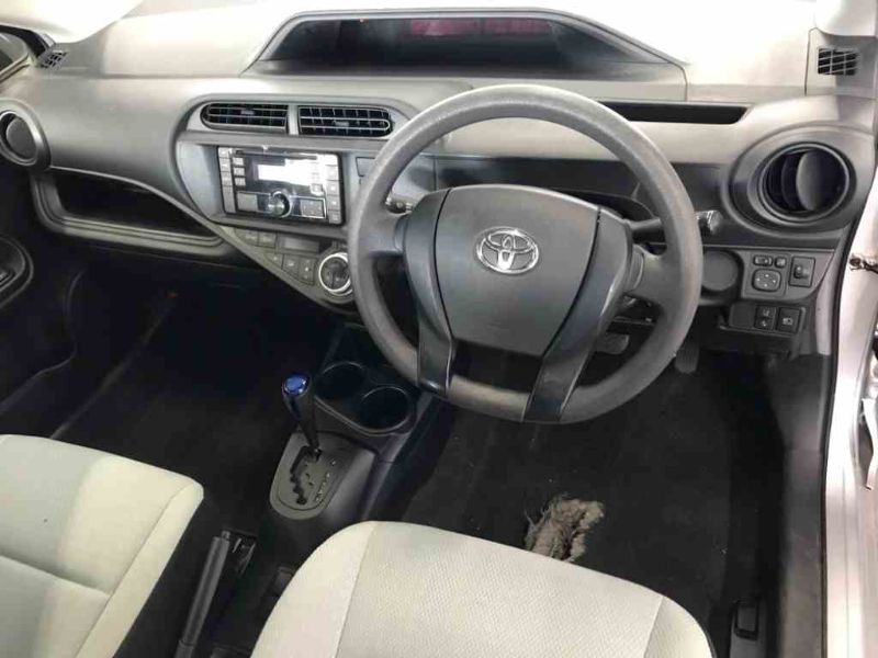  26621  TOYOTA AQUA  2016  