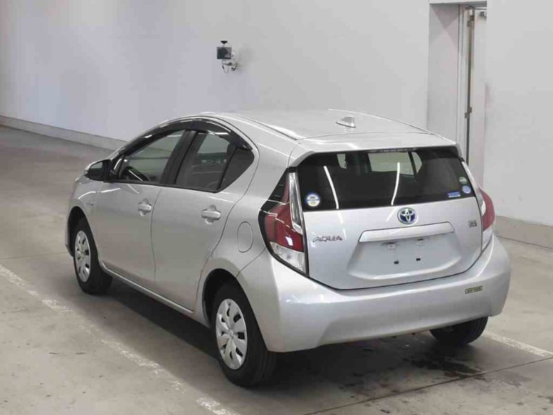  26621  TOYOTA AQUA  2016  