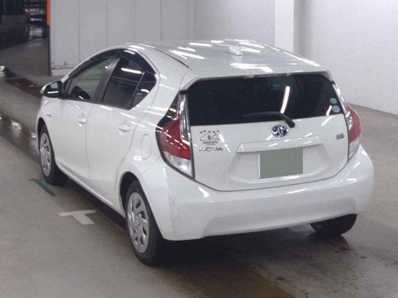  26622  TOYOTA AQUA  2016  
