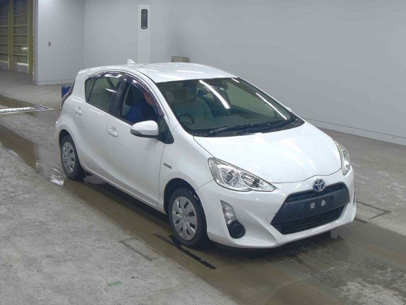 26729 TOYOTA AQUA 2016