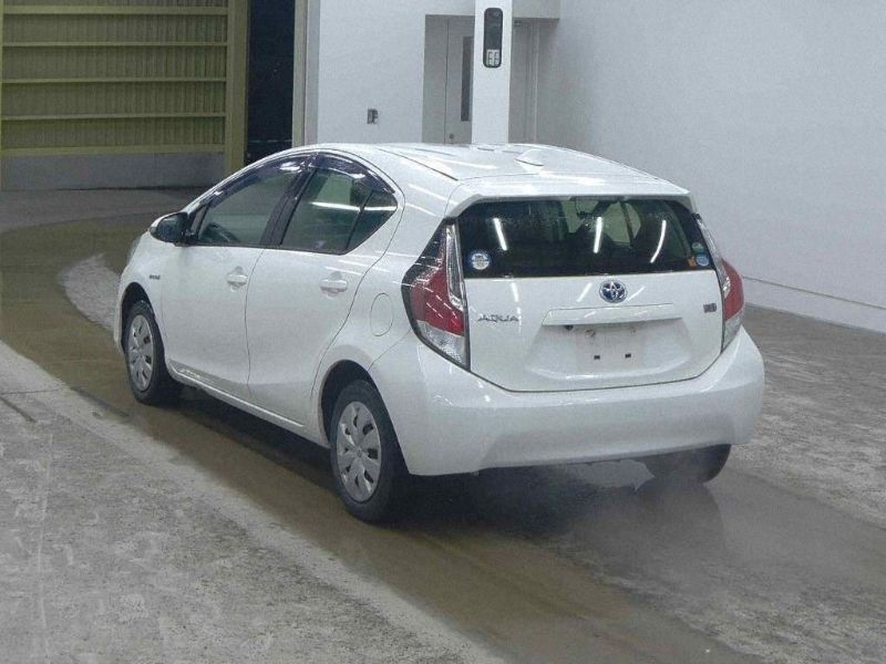  26729  TOYOTA AQUA  2016  