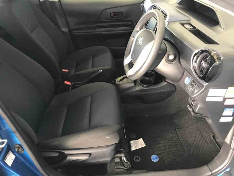  26768  TOYOTA AQUA  2015  