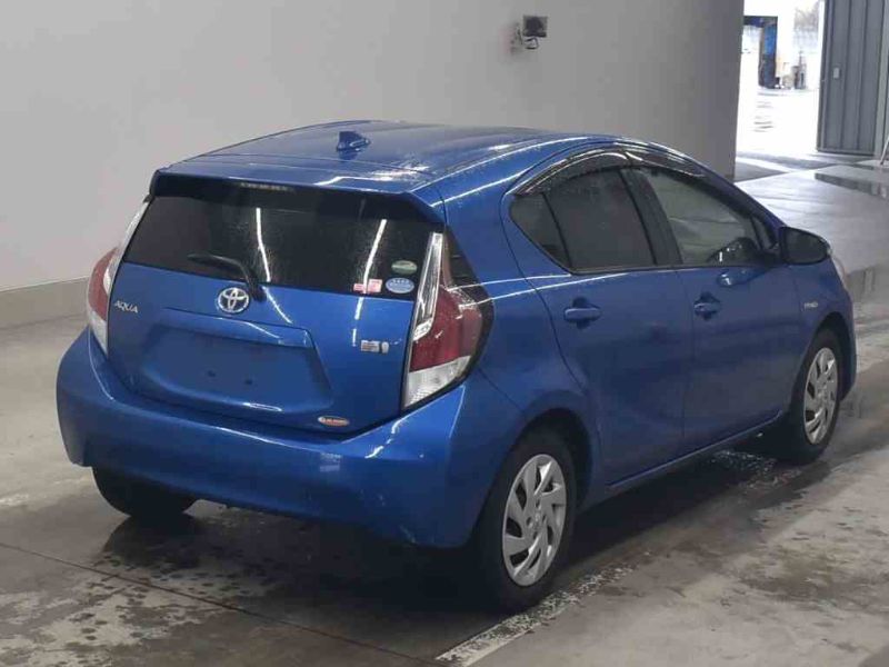  26768  TOYOTA AQUA  2015  