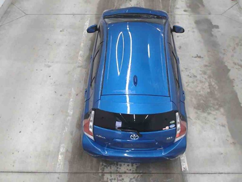  26768  TOYOTA AQUA  2015  