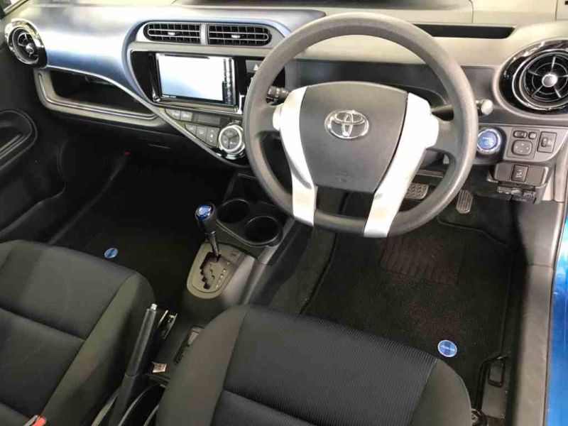  26768  TOYOTA AQUA  2015  