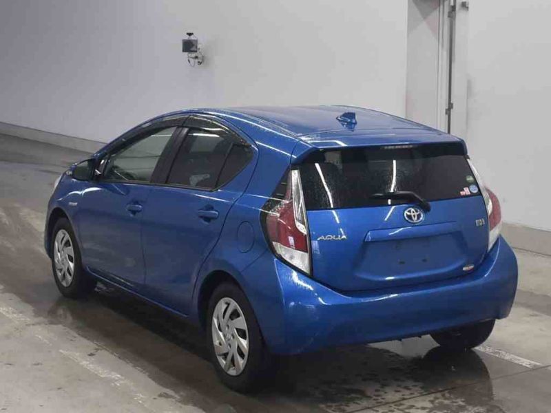  26768  TOYOTA AQUA  2015  