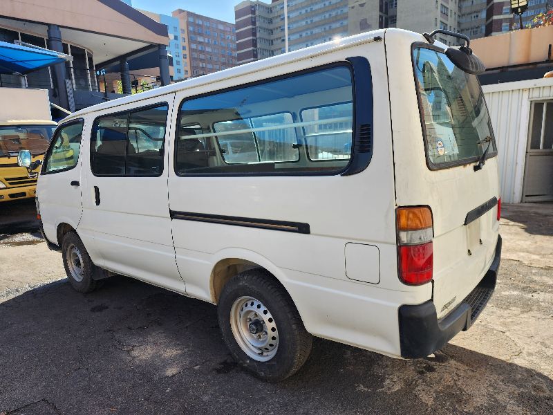  26770  TOYOTA HIACE  2001  