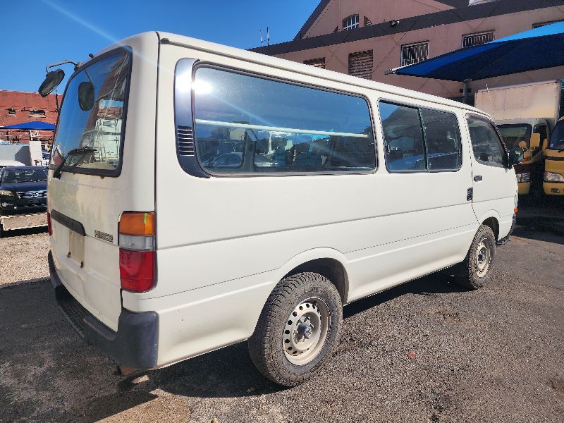  26770  TOYOTA HIACE  2001  