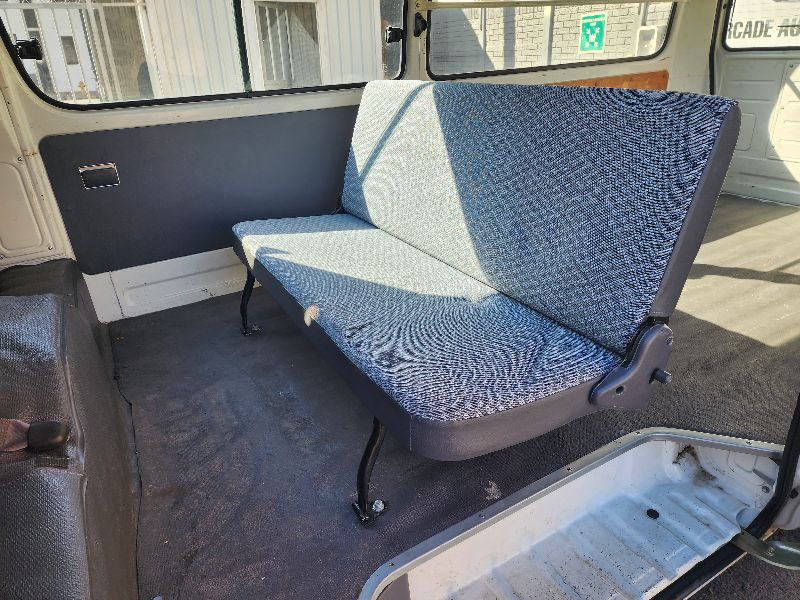  26770  TOYOTA HIACE  2001  