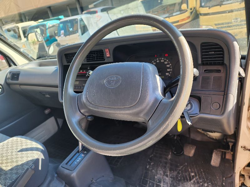  26770  TOYOTA HIACE  2001  