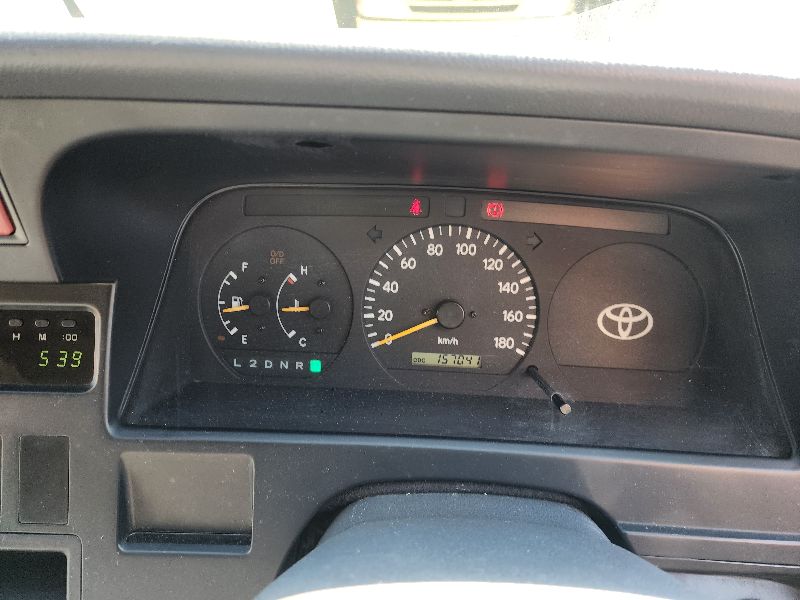  26770  TOYOTA HIACE  2001  