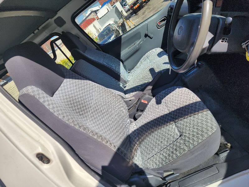  26770  TOYOTA HIACE  2001  