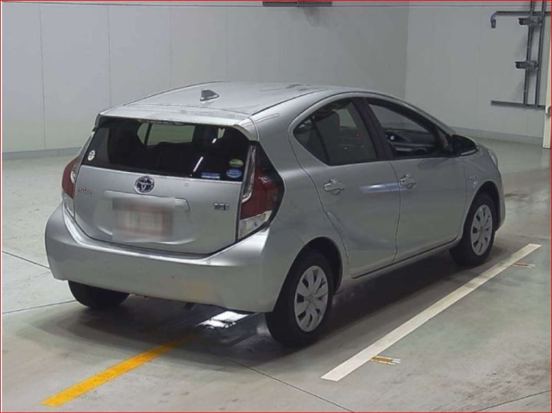  26792  TOYOTA AQUA  2015  