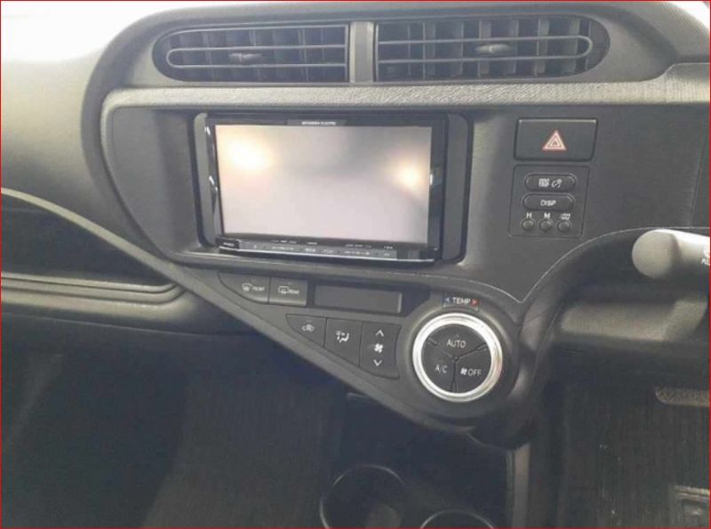  26792  TOYOTA AQUA  2015  