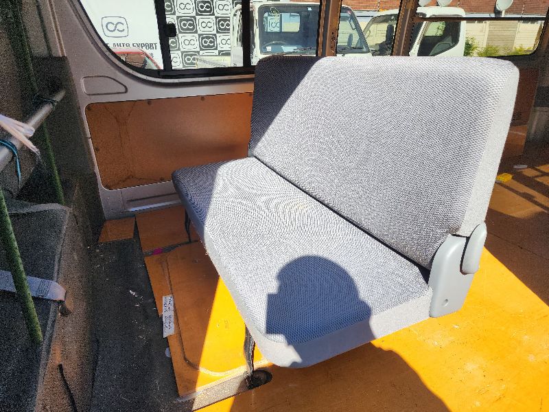  26806  TOYOTA HIACE  2006  