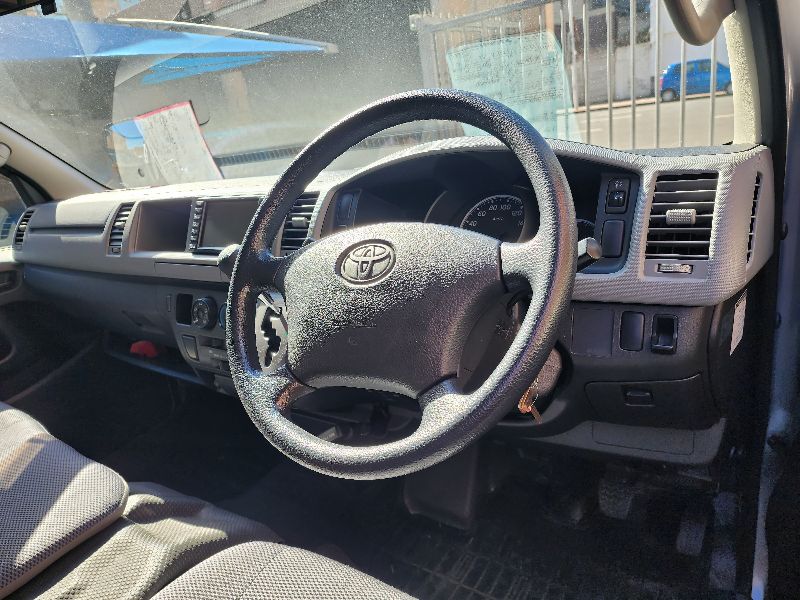  26806  TOYOTA HIACE  2006  