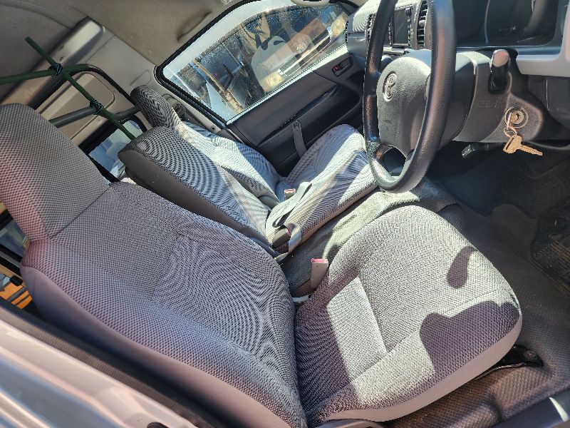  26806  TOYOTA HIACE  2006  