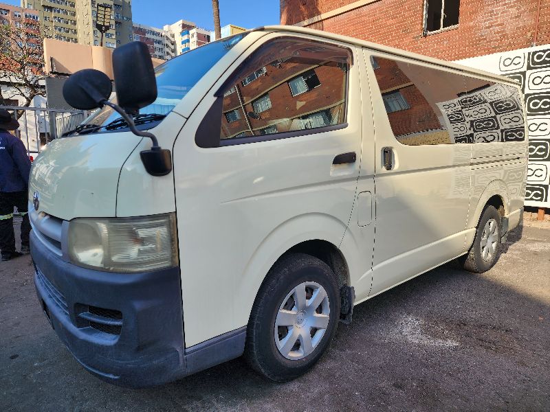  26810  TOYOTA HIACE  2006  