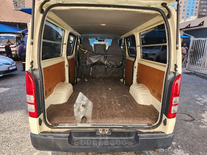 26810  TOYOTA HIACE  2006  