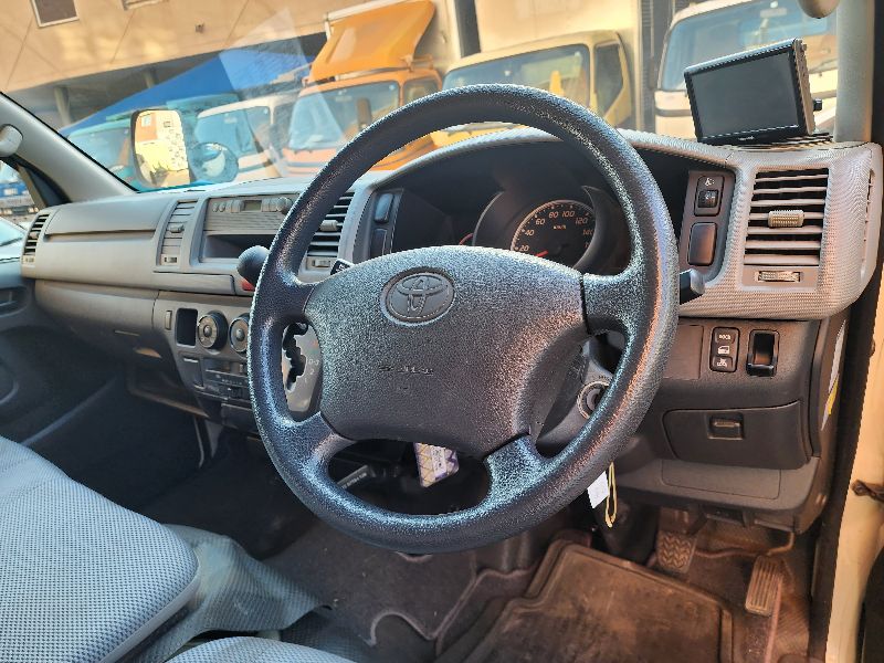  26810  TOYOTA HIACE  2006  