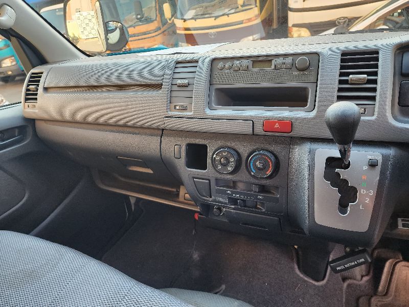  26810  TOYOTA HIACE  2006  