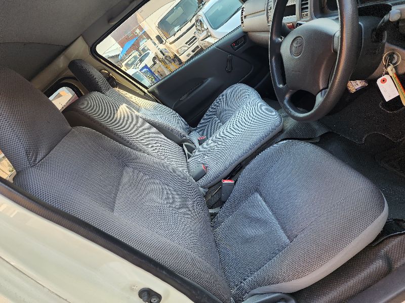  26810  TOYOTA HIACE  2006  