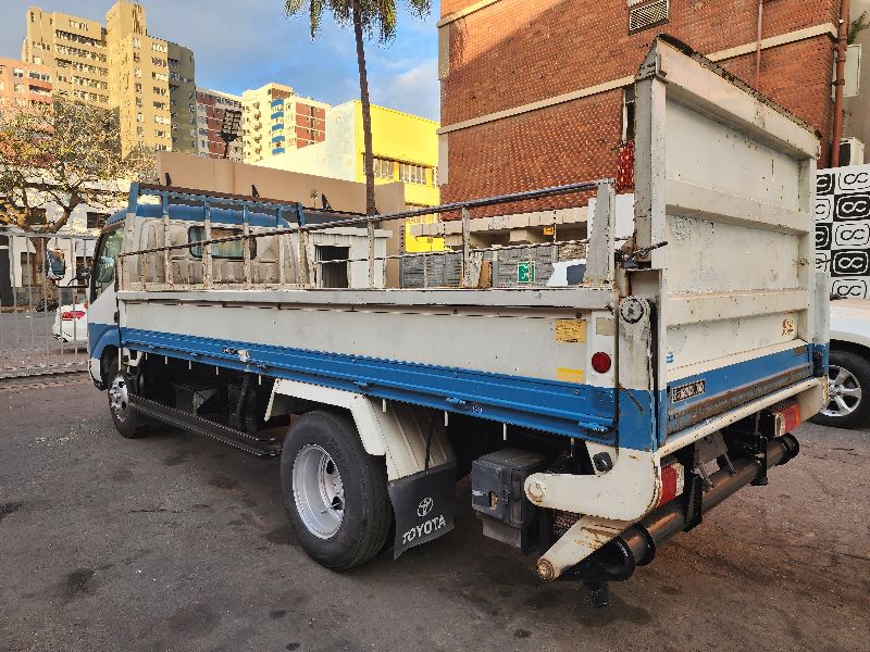  26815  TOYOTA DYNA  1999  
